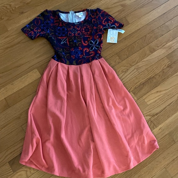 Xs Amelia lularoe - Picture 1 of 2